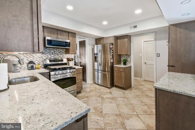 117 ROBINS RUN W, Swedesboro, NJ 08085