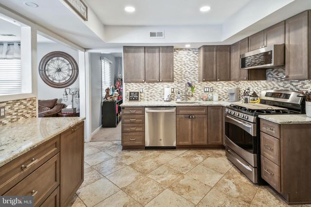 117 ROBINS RUN W, Swedesboro, NJ 08085