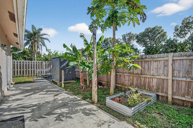 6024 Strawberry Lakes Circle, Lake Worth, FL 33463