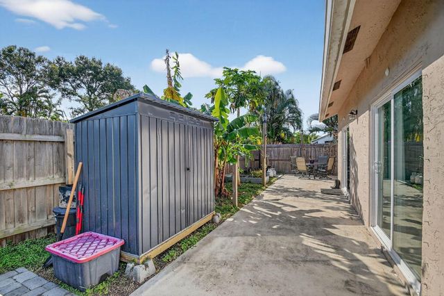 6024 Strawberry Lakes Circle, Lake Worth, FL 33463