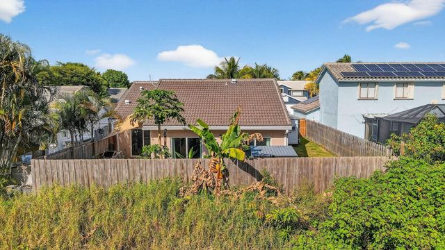 6024 Strawberry Lakes Circle, Lake Worth, FL 33463