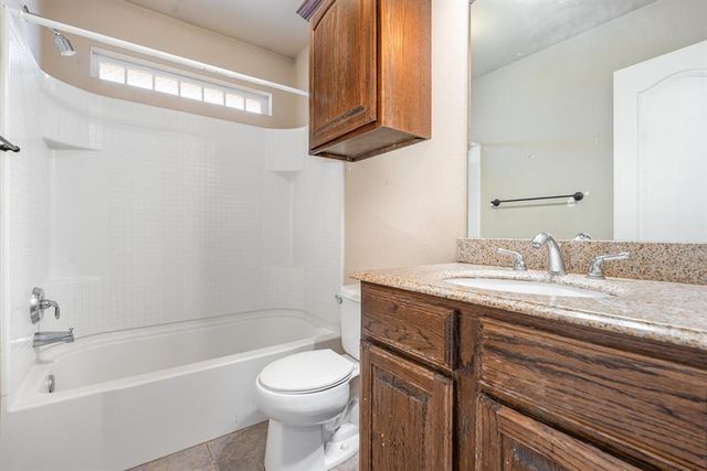 531 W Shadow Ridge Way, Mustang, OK 73064