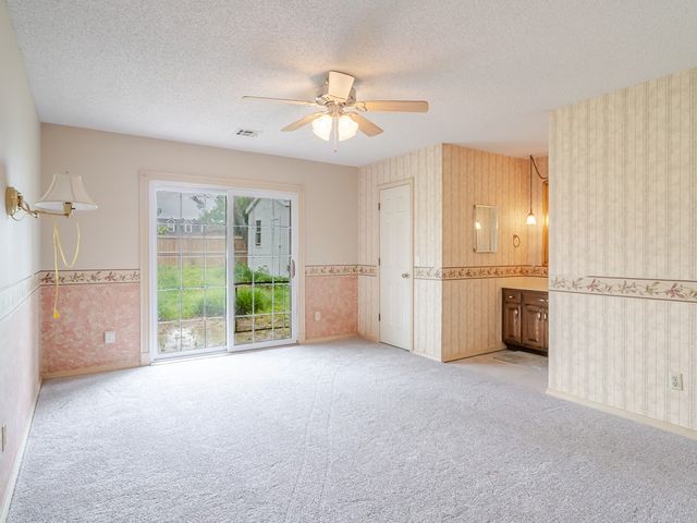 1005 N Flamingo Road, Rogers, AR 72756
