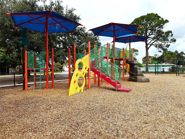 260 NIPPINO TRAIL E, Nokomis, FL 34275