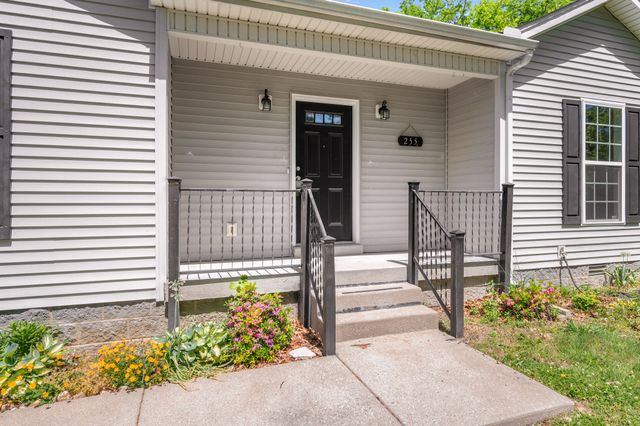 255 Walnut St, Greenbrier, TN 37073