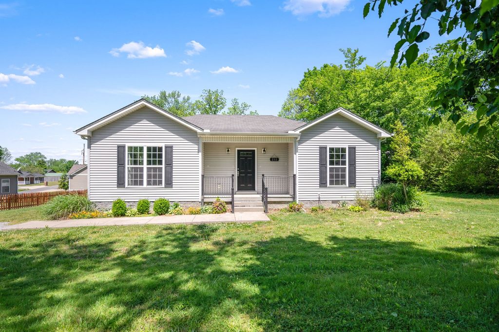 255 Walnut St, Greenbrier, TN 37073