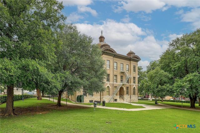 111 Clydesdale Drive, San Marcos, TX 78666