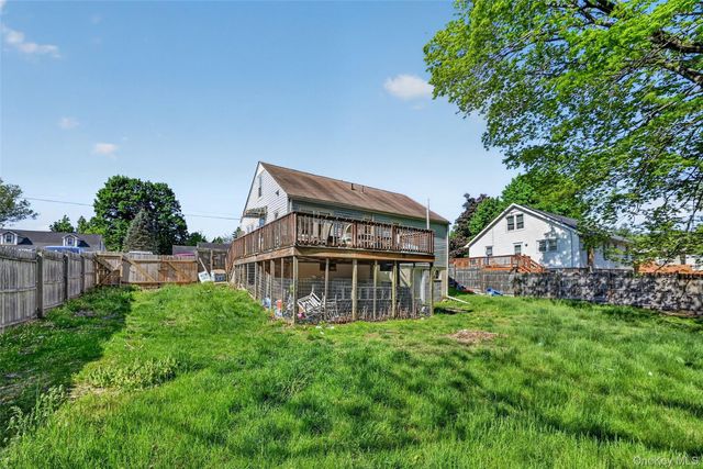 20 Hilltop Drive, New Windsor, NY 12553