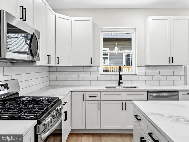5220 N 9TH ST, Philadelphia, PA 19141