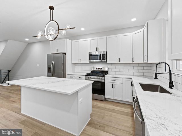 5220 N 9TH ST, Philadelphia, PA 19141