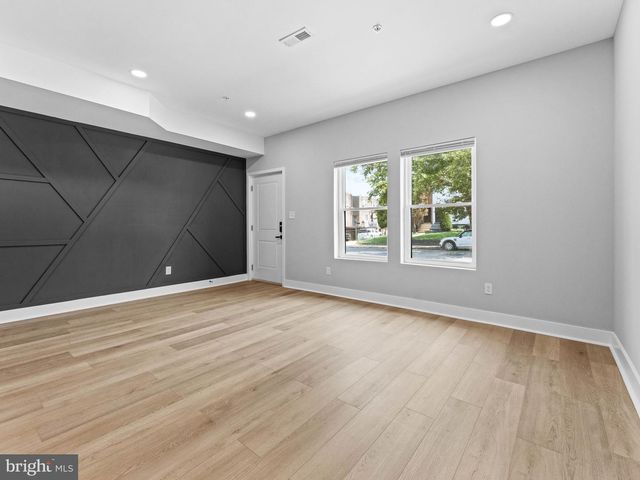 5220 N 9TH ST, Philadelphia, PA 19141