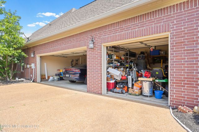 13242 Three Hawks Drive, Olive Branch, MS 38654