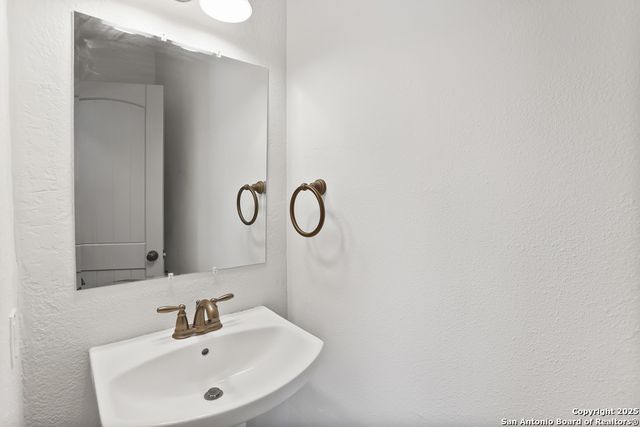 138 Perry Ct Apt 2, San Antonio, TX 78209