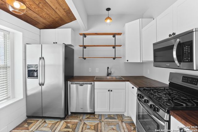 138 Perry Ct Apt 2, San Antonio, TX 78209