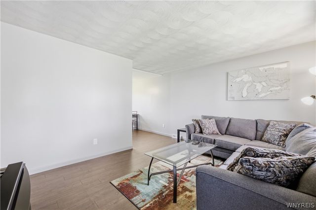 1331 102nd Street, Niagara Falls, NY 14304