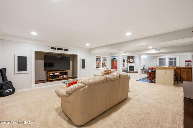 13122 Willow Forest Dr, Louisville, KY 40245