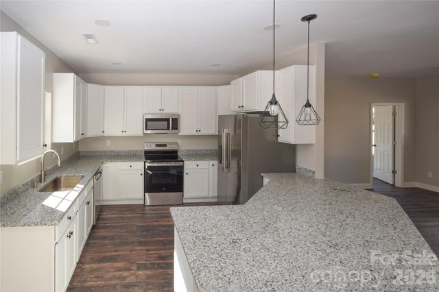 2362 21st Avenue NE, Hickory, NC 28601