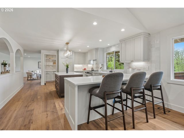 2157 WEMBLEY Pl, Lake Oswego, OR 97034