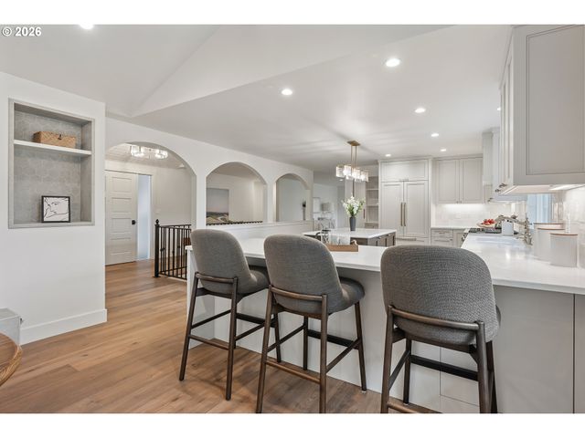 2157 WEMBLEY Pl, Lake Oswego, OR 97034