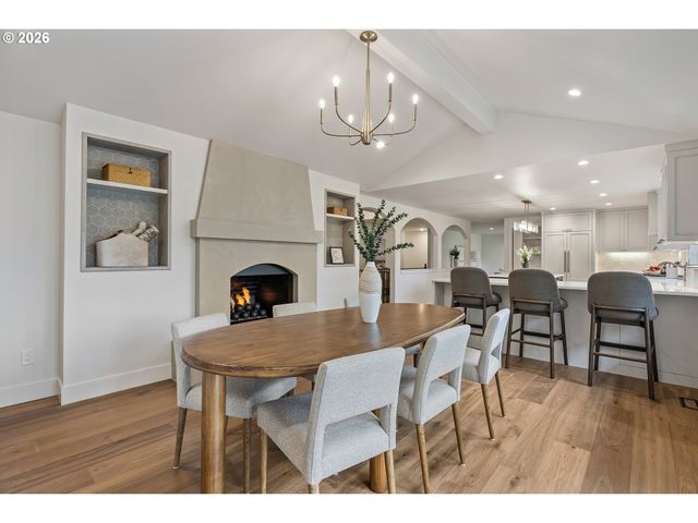 2157 WEMBLEY Pl, Lake Oswego, OR 97034