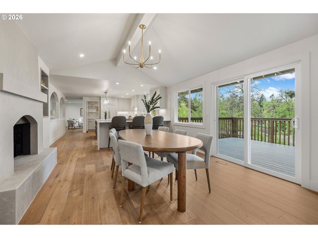 2157 WEMBLEY Pl, Lake Oswego, OR 97034