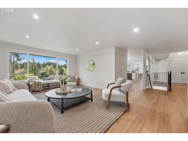 2157 WEMBLEY Pl, Lake Oswego, OR 97034