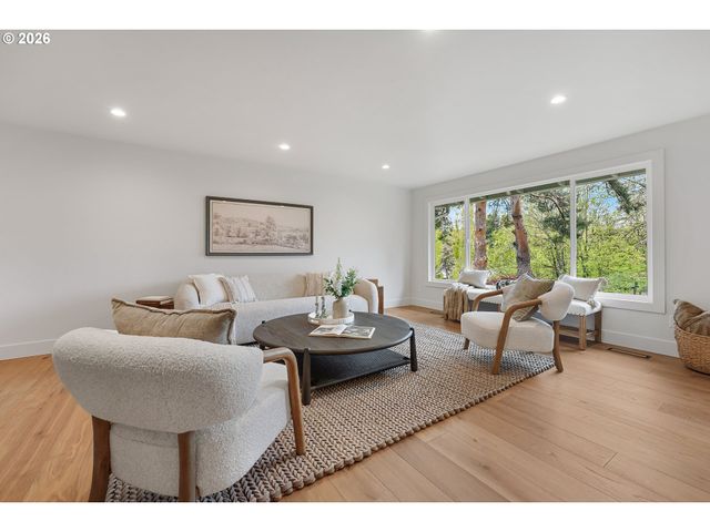 2157 WEMBLEY Pl, Lake Oswego, OR 97034