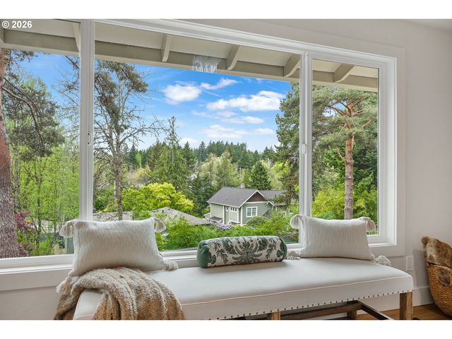 2157 WEMBLEY Pl, Lake Oswego, OR 97034