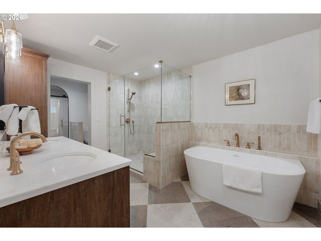 2157 WEMBLEY Pl, Lake Oswego, OR 97034