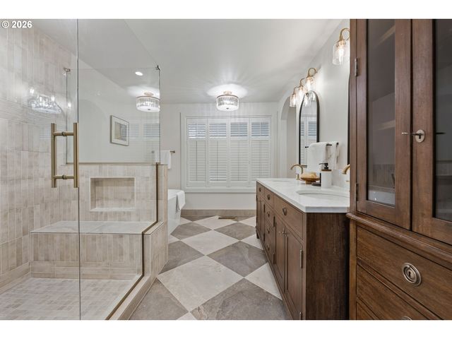 2157 WEMBLEY Pl, Lake Oswego, OR 97034