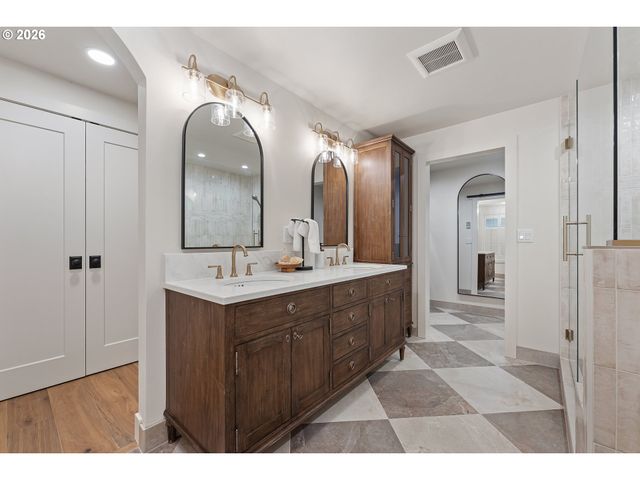 2157 WEMBLEY Pl, Lake Oswego, OR 97034