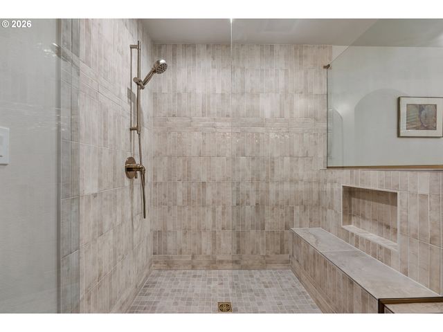 2157 WEMBLEY Pl, Lake Oswego, OR 97034