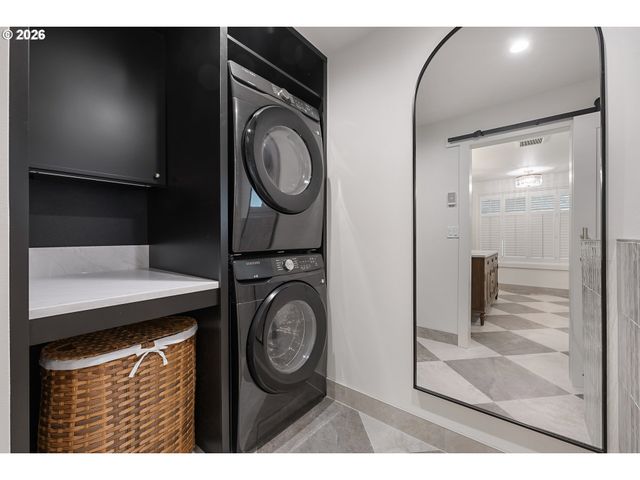 2157 WEMBLEY Pl, Lake Oswego, OR 97034