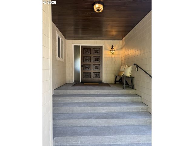 2157 WEMBLEY Pl, Lake Oswego, OR 97034