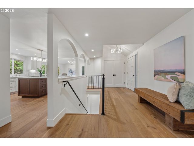 2157 WEMBLEY Pl, Lake Oswego, OR 97034