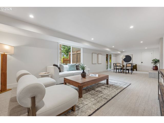 2157 WEMBLEY Pl, Lake Oswego, OR 97034