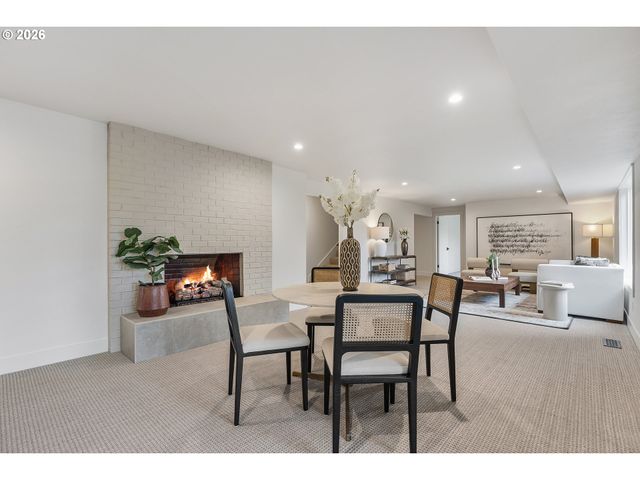 2157 WEMBLEY Pl, Lake Oswego, OR 97034