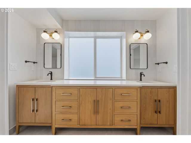 2157 WEMBLEY Pl, Lake Oswego, OR 97034