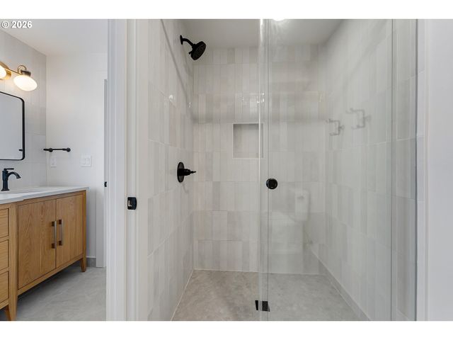 2157 WEMBLEY Pl, Lake Oswego, OR 97034