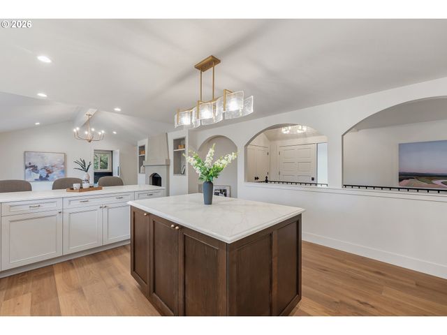 2157 WEMBLEY Pl, Lake Oswego, OR 97034