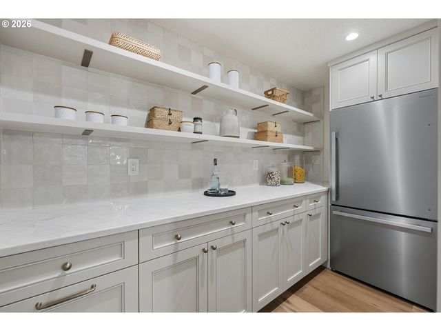 2157 WEMBLEY Pl, Lake Oswego, OR 97034