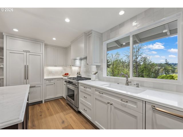 2157 WEMBLEY Pl, Lake Oswego, OR 97034