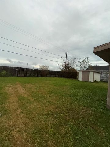 2018 N Avenue H, Freeport, TX 77541