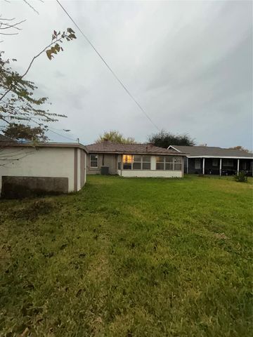 2018 N Avenue H, Freeport, TX 77541