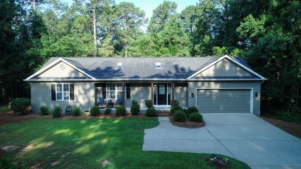 101 Charlotte Drive Drive, Mc Cormick, SC 29835