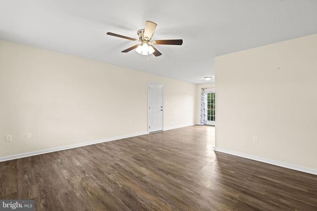 300 HANNAH LN, Bunker Hill, WV 25413