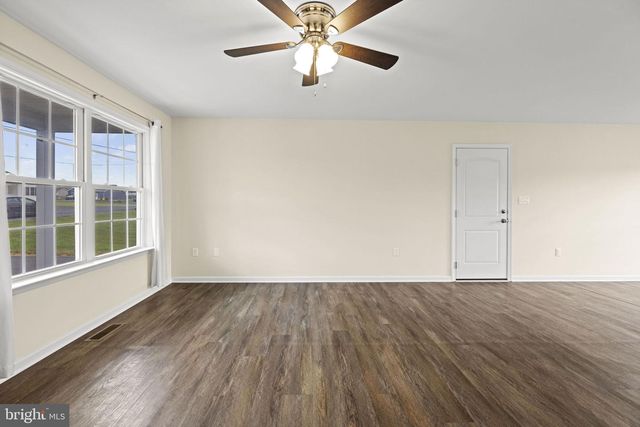 300 HANNAH LN, Bunker Hill, WV 25413
