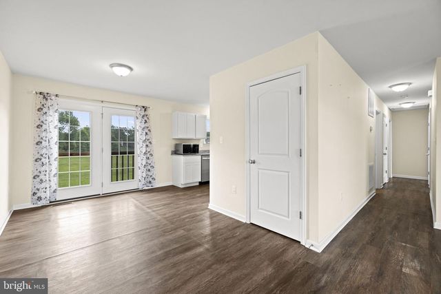300 HANNAH LN, Bunker Hill, WV 25413