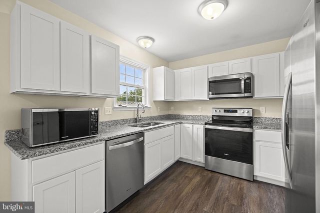 300 HANNAH LN, Bunker Hill, WV 25413