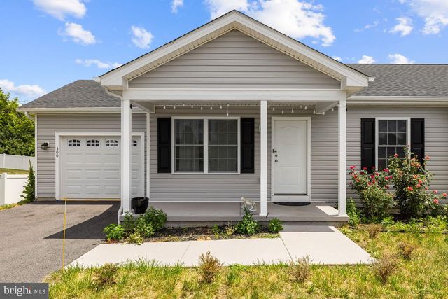 300 HANNAH LN, Bunker Hill, WV 25413